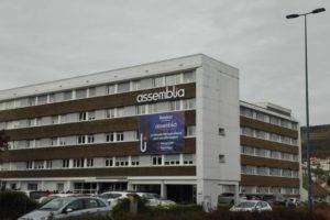 L'enseigne Logidôme a laissé sa place à celle d'Assemblia / Photo 7 Jours à Clermont