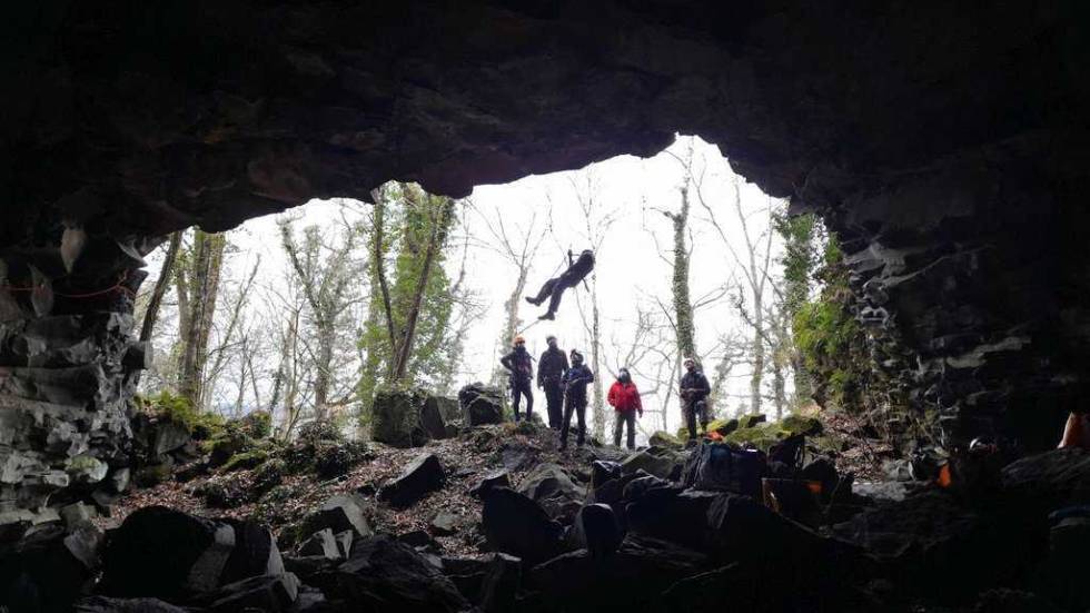 Sortie spéléo montagne percée / Photo DR