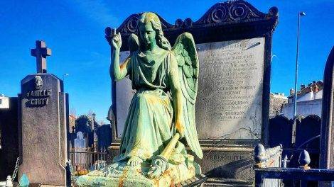 Cimetière des Carmes-Sculpture de Maurice Vaury / Photo Wikimédia