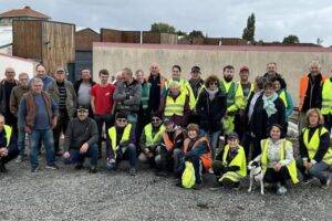 Citoyens et bénévoles de Gerzat, nettoyeurs de déchets sauvages / Photo DR