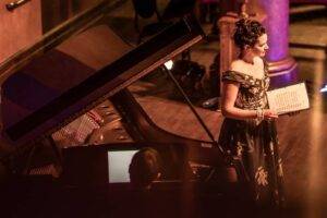 Chanteuse lyrique et pianiste / Photo ottawagraphics-Pixabay