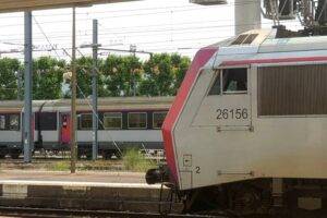 Une Sybic et une rame Intercités de la ligne Clermont-Paris / Photo 7 Jours à Clermont