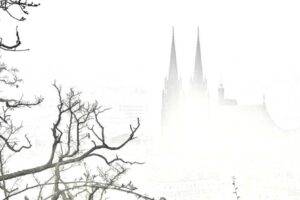 Nuages sur la cathédrale le foot et le rugby / Photo Danielle Lusson