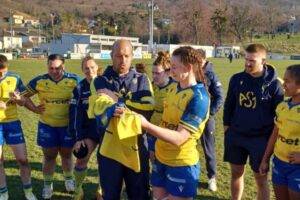Vincent Fargeas et les filles de l'ASM / Photo Philippe Thivat