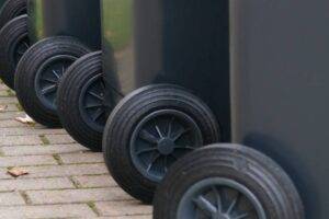 Roues de bacs à ordures / Photo PxHere