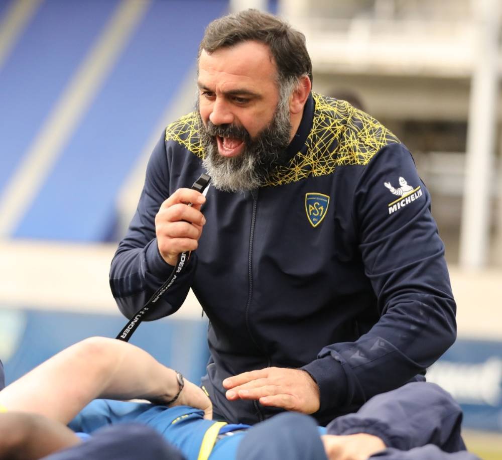 Dato avec son sifflet / Photo ASM-Rugby