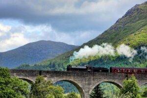 Poudlard Express, train d'Harry Potter Photo Greg Montani- Pixabay