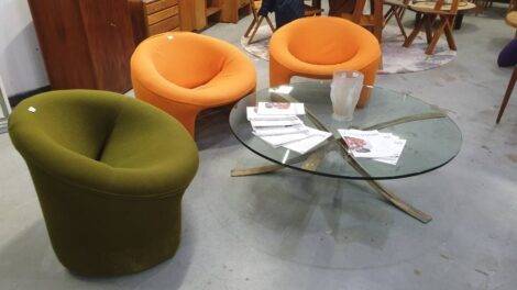 Sièges Mourgue et table Mangematin mis en vente aux enchères / Photo 7 jours à Clermont