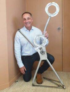 Cyril Guillet et sa sculpture _Championne / Photo 7 Jours à Clermont