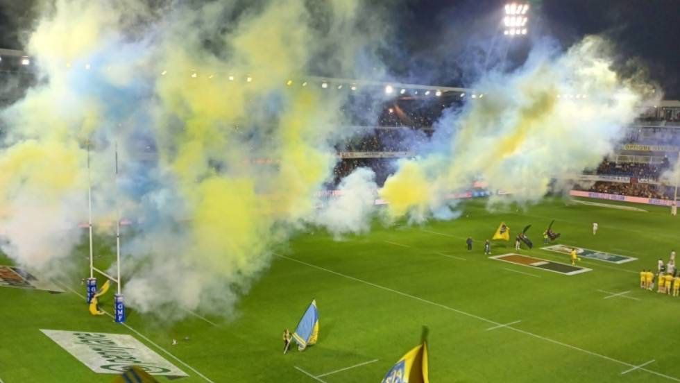 Fumigènes au stade Michelin / Photo P. Thivat