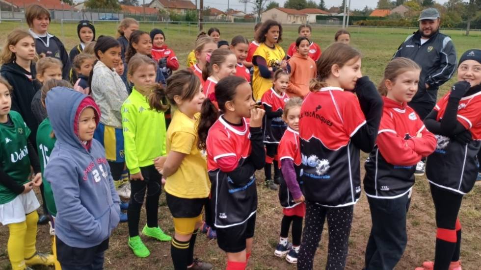 Jeunes joueuses de rugby / Photo P. Thivat