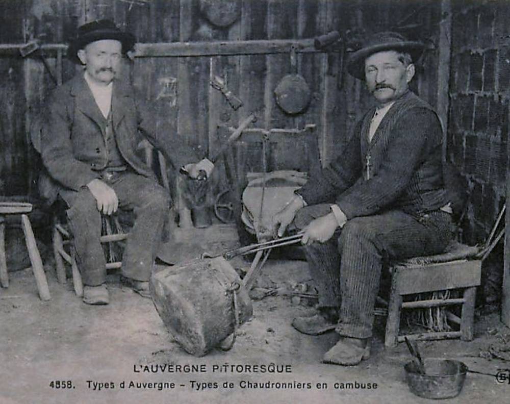 Des chaudronniers-étameurs bien de chez nous.
CPA - Coll. Louis/Françoise Saugues