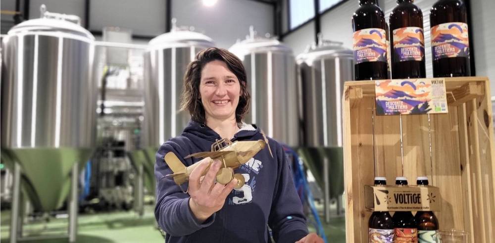 Jessy Tremoulière et avion Photo Yves Meunier