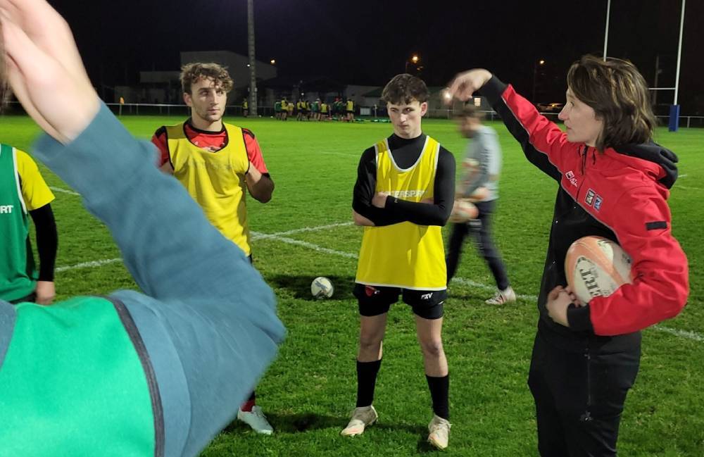 Jessy Trémoulière vec joueurs Photo Yves Meunier