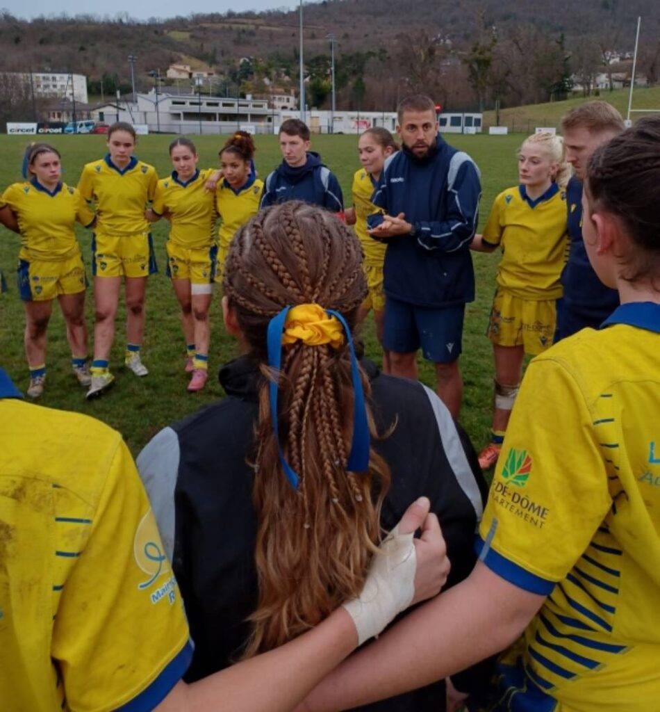 Brian Oukaci et les U 18 Photo P. Thivat