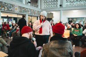 Joris Lacoste et camille Dagen (bonnets rouges) lors de la rencontre du Papotin Photo © Grégoire Delanos La Hutte Studio