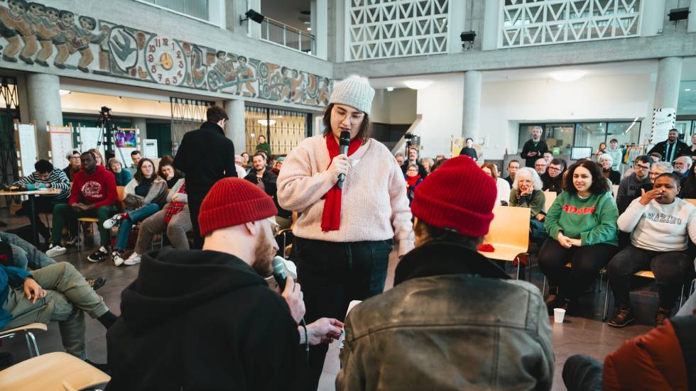 Joris Lacoste et camille Dagen (bonnets rouges) lors de la rencontre du Papotin Photo © Grégoire Delanos La Hutte Studio
