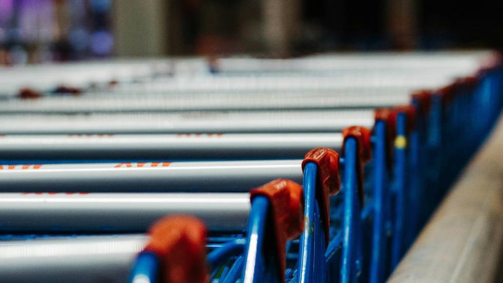 Chariots de supermarché Photo Eduardo Soares Pexels