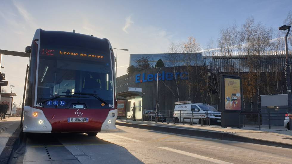 Tram bus Hess exploité par T2C / Photo 7 Jours à Clermont